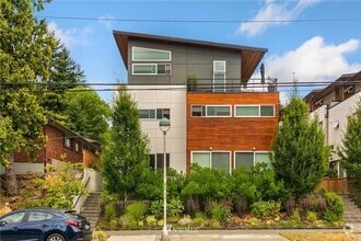 Building Photo - 7016 California Ave SW