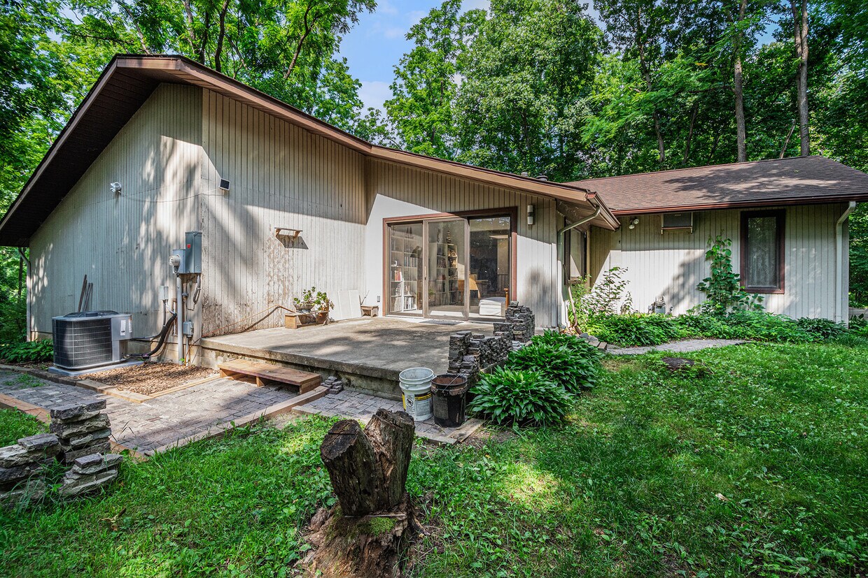 Foto principal - 423 Tamarack Dr