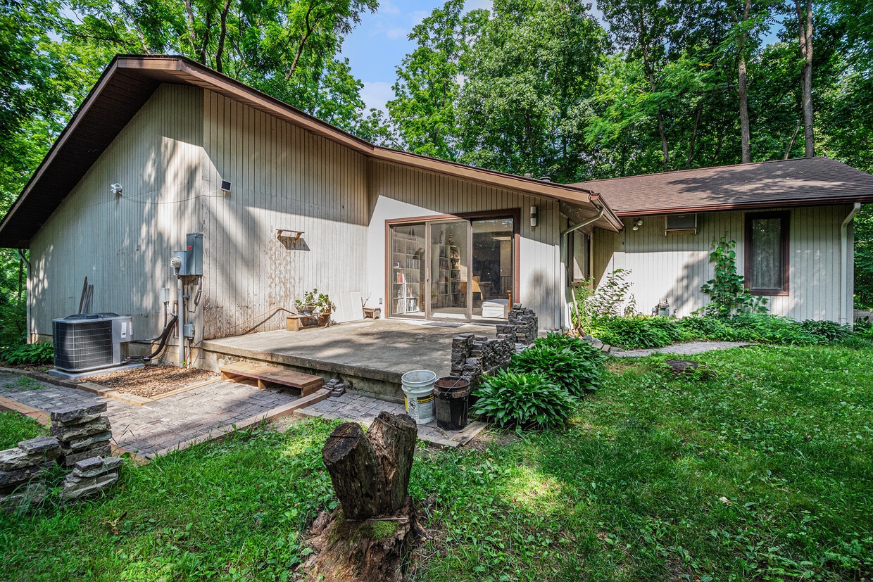 Photo - 423 Tamarack Dr (Saline, MI)