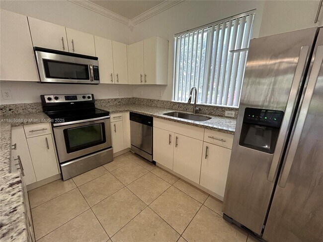 Foto del edificio - 20423 NW 15th Ave