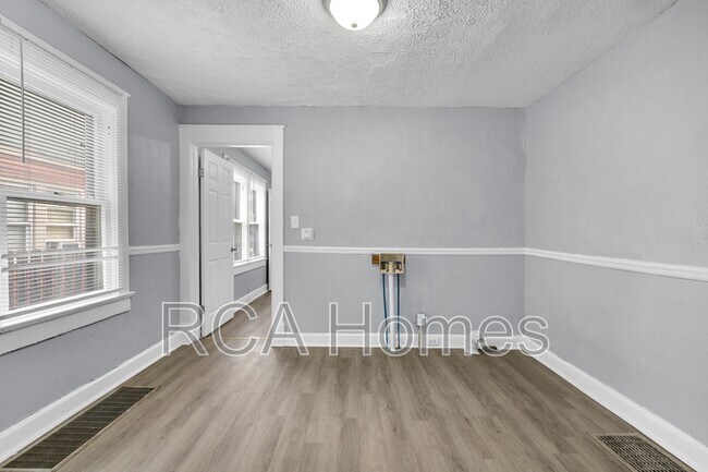 Foto del edificio - 1358 N Gale St