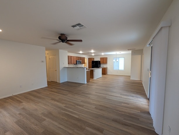 Building Photo - 42384 W Bunker Dr