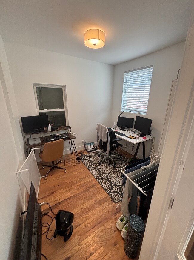 Bonus office space - 1401 N Mohawk St
