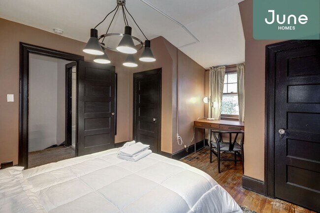Building Photo - ROOM ONLY in 7-bed/3.5-bath Home