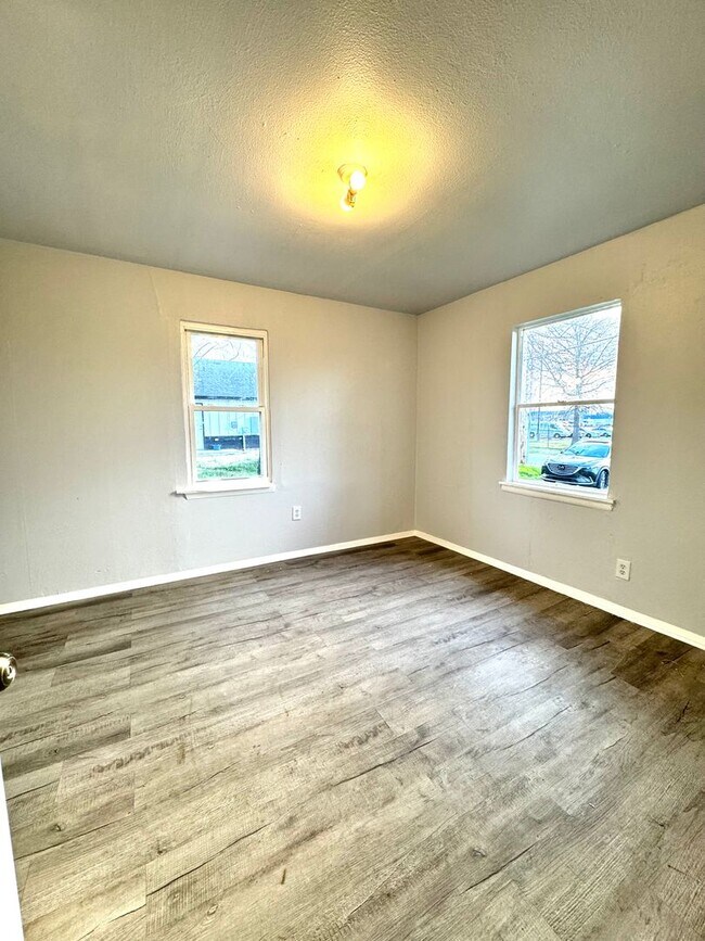 Foto del edificio - 4 Bedroom 1 Bath home