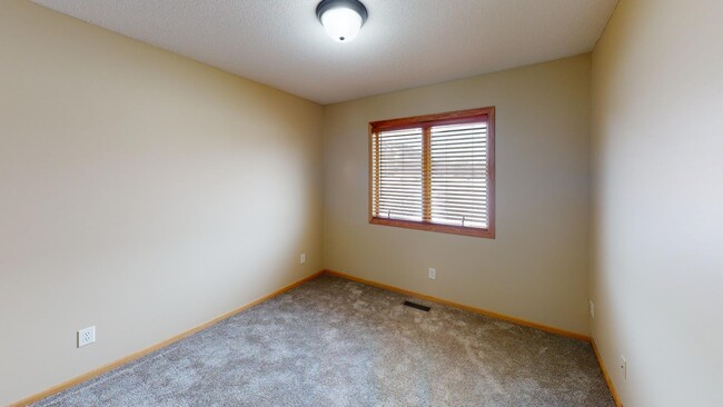 Building Photo - 1602 Upper Trentwood Cir NE