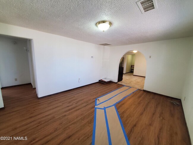 Building Photo - 515 S O'Leary St