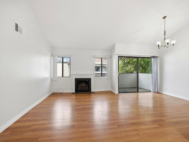 Foto del edificio - 10512 Sunland Blvd