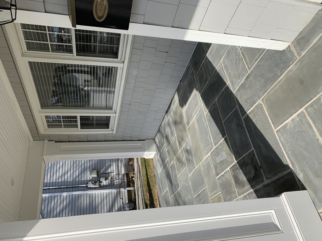 Building Photo - 25 1st St