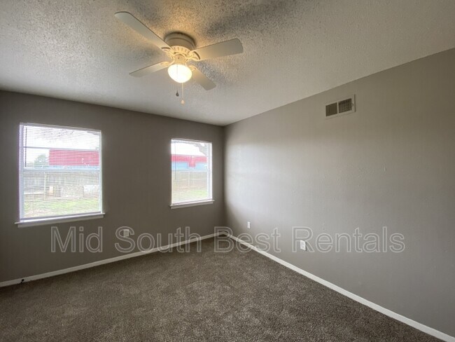 Building Photo - 3821 Jasmine Dr