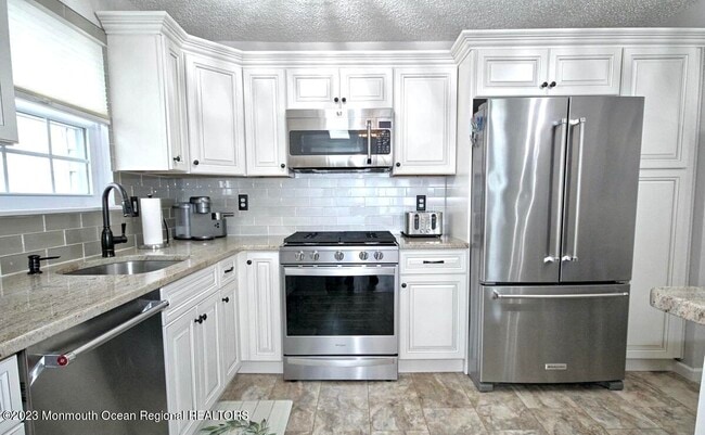 Building Photo - 148 Tulip Ln