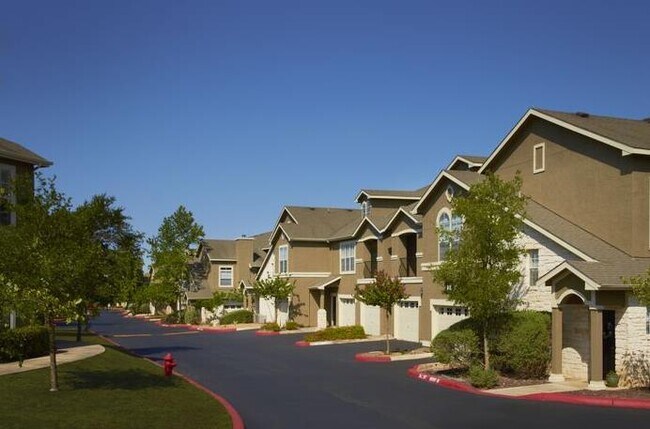 Foto del edificio - 24245 Wilderness Oak