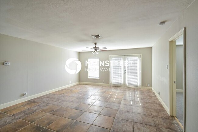 Foto del edificio - 3 Bedroom Pet-Friendly Home in San Antonio, TX with Main Street Renewal