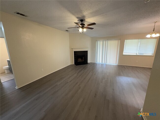 Building Photo - 4303 Fawn Dr
