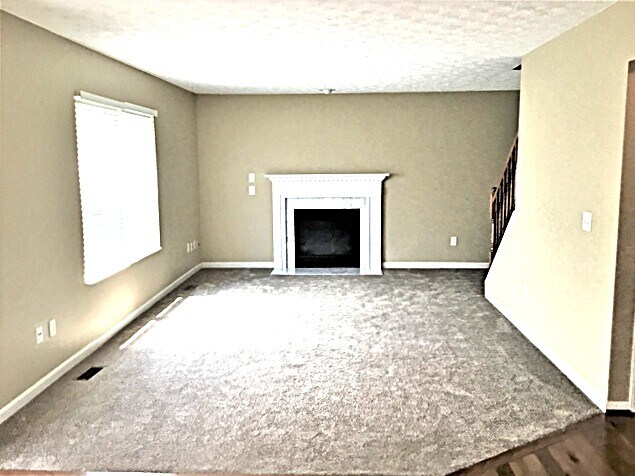 Building Photo - 135 Easton Manor Dr
