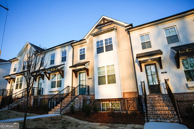 Building Photo - 805 Green Sapling Trl