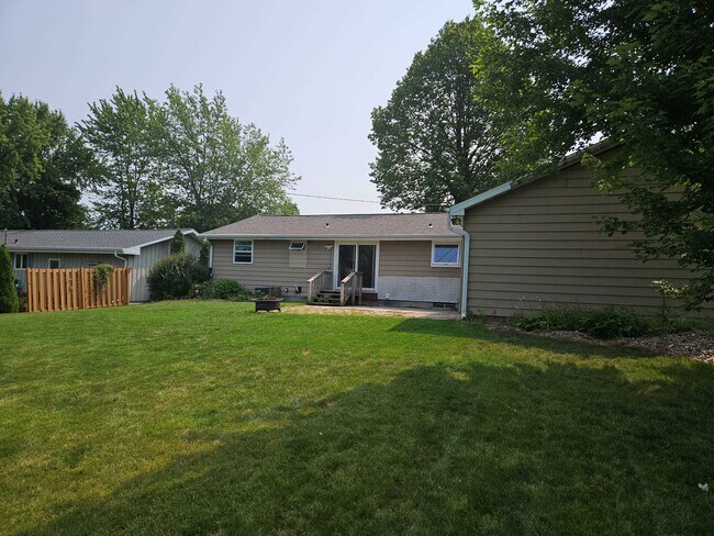 Building Photo - 1564 Lindale Ln
