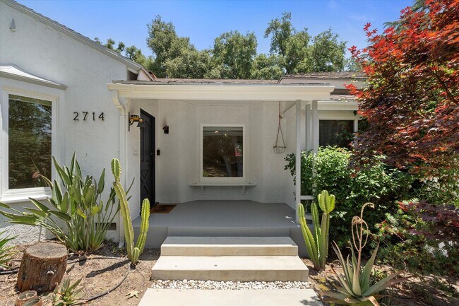Foto del edificio - This beautifully updated 4-Bed, 2-Bath Hom...
