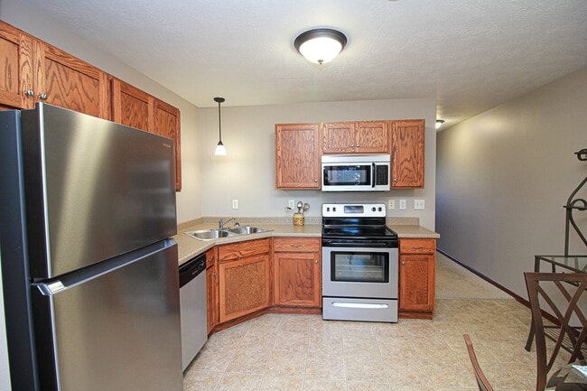 Building Photo - Boulder Creek Townhomes