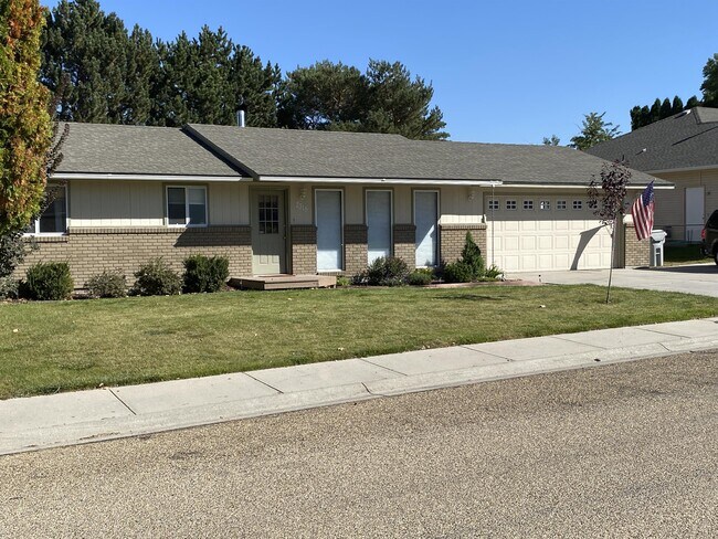 Building Photo - 2315 Airport Ave
