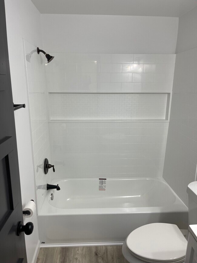 Baño completo - 43 Durand Ct