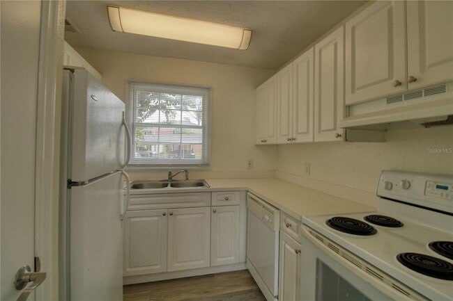 Building Photo - 13708 Orange Sunset Dr