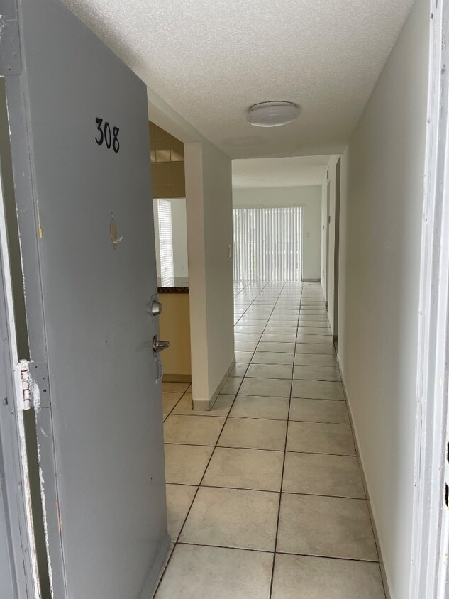 Primary Photo - 305 W 68th St