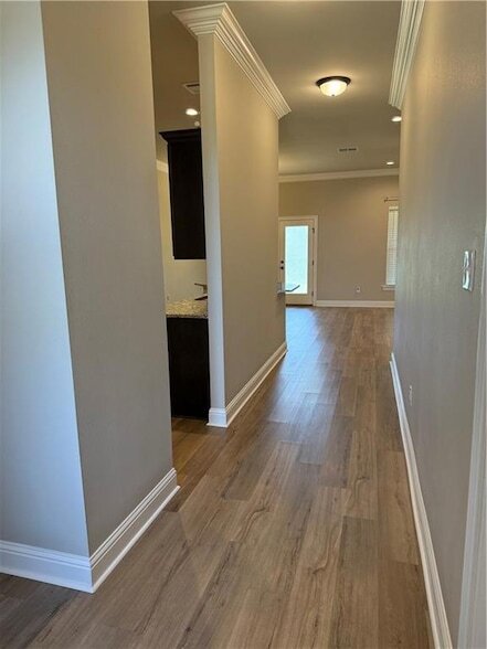 Building Photo - 557 Claiborne Trails Dr