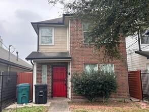 Building Photo - 8405 Comal St