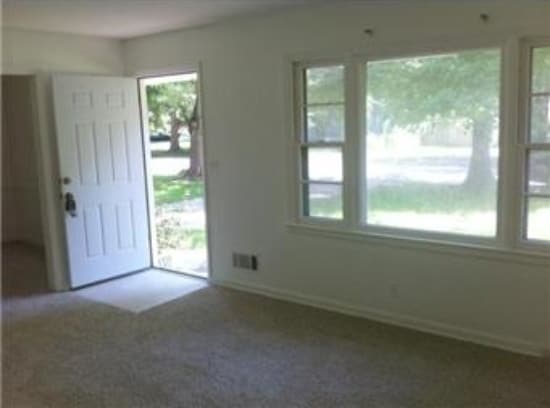 Foto del edificio - 10104 White Ave