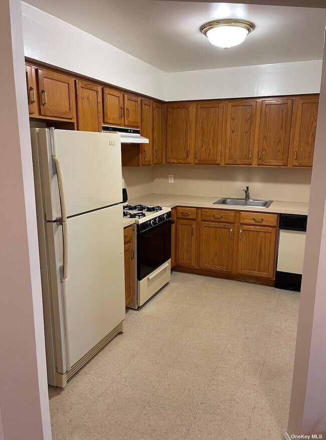 Foto del edificio - 36-14 195th St