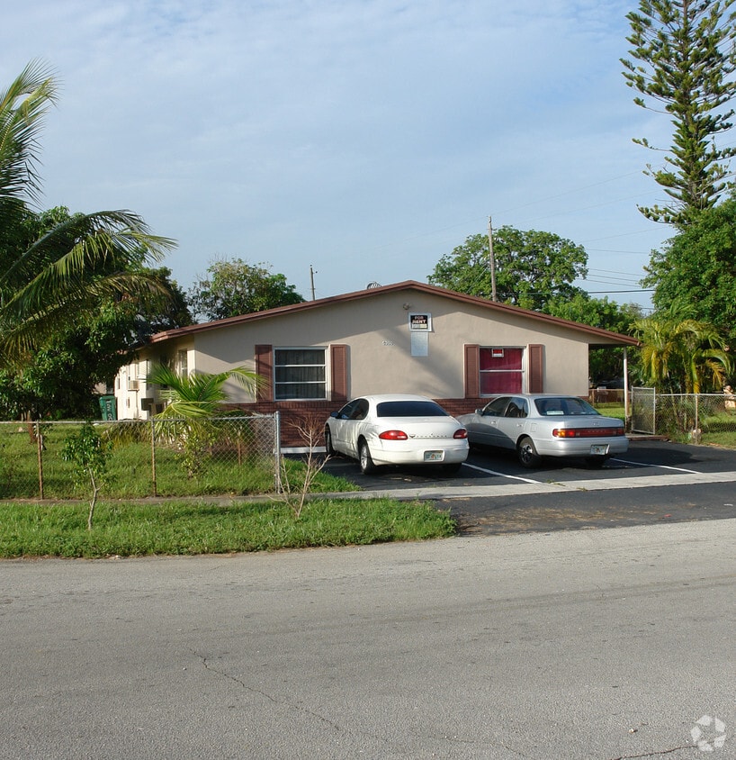 Primary Photo - 5200 NW 16th St