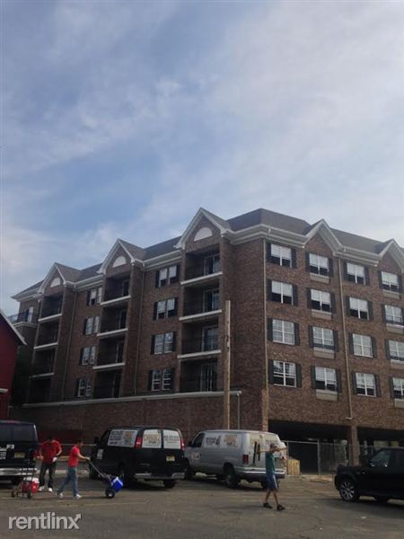 Building Photo - 44 Park St