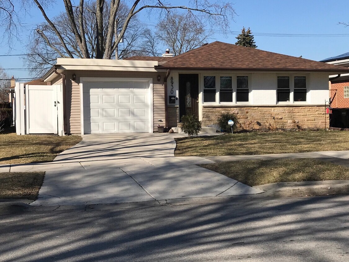 Foto principal - 8930 Meade Ave