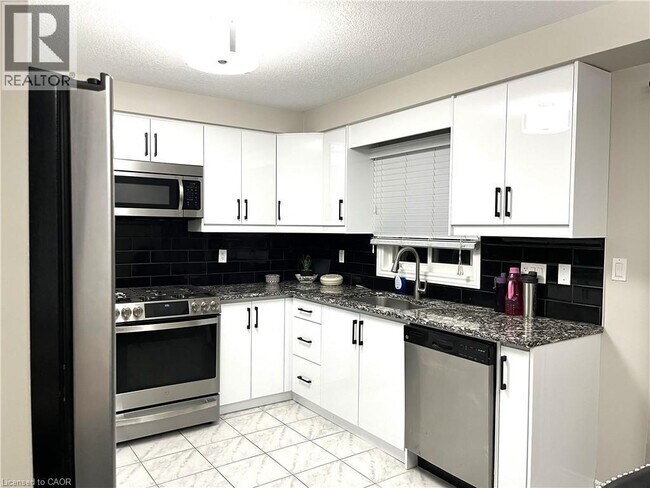 Photo du bâtiment - 750 Lawrence St