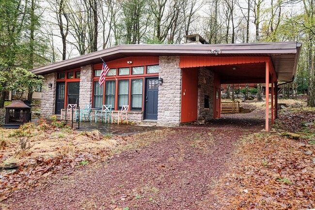 Building Photo - 21 Hazard Run Rd