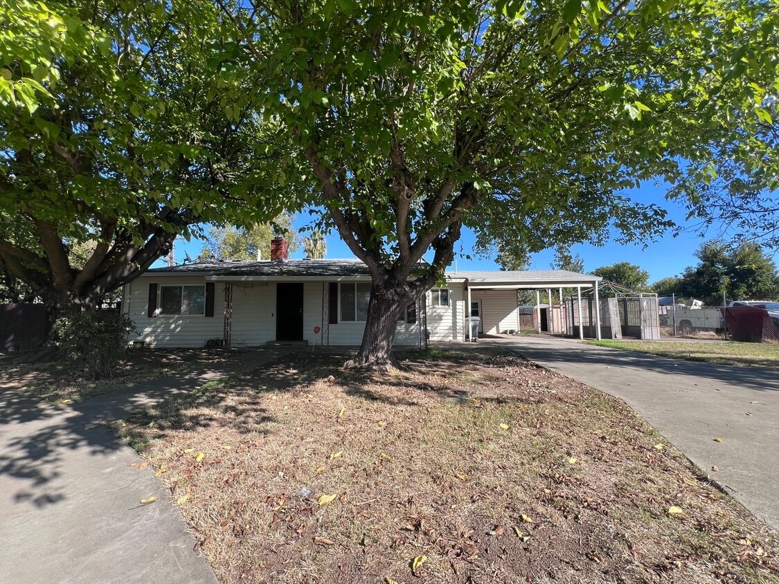 Building Photo - Beautiful 3 Bed / 2 Bath Home