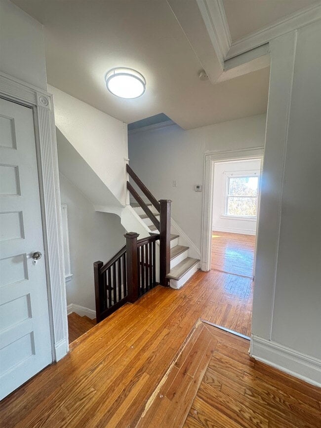 Foto del edificio - 323 Devon St