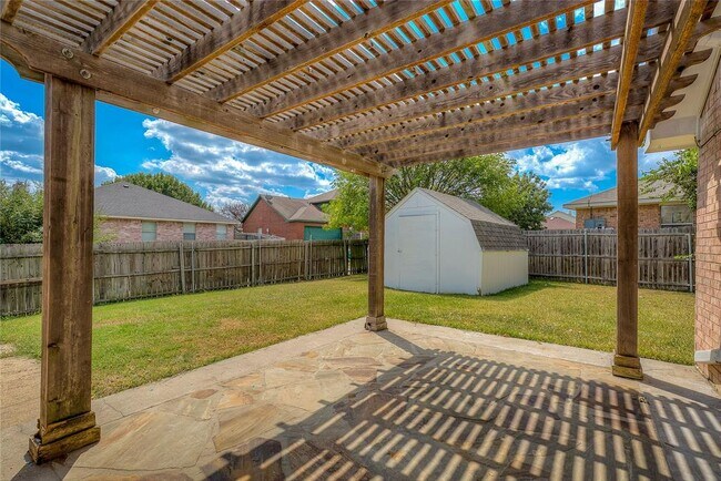 Building Photo - 1100 Waterview Dr
