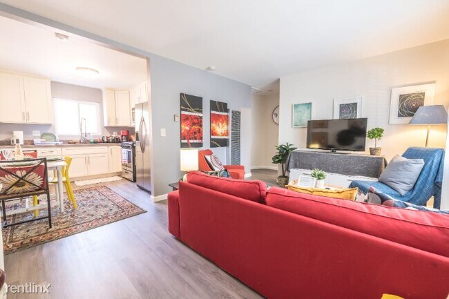 Building Photo - 2 br, 1 bath House - 203 W Hendy Ave
