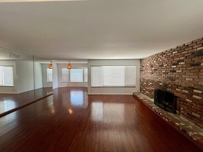 Foto del edificio - Spacious 4 Bed 3 Bath Cul-de-Sac Home