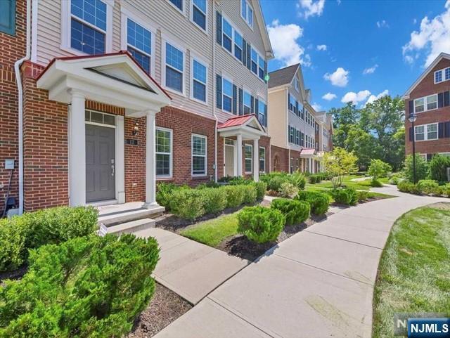 Building Photo - 12 Litchfield Ln