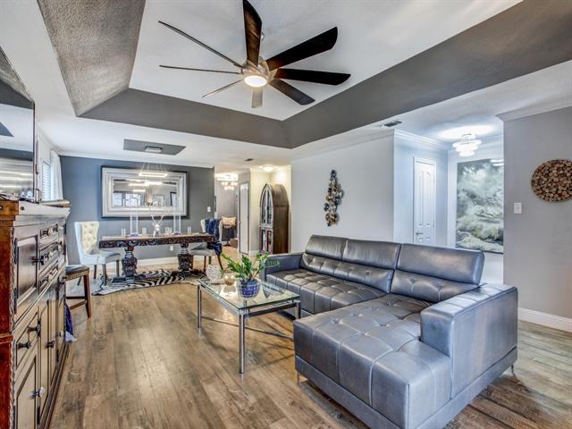 Foto del edificio - 7008 Bentley Ave