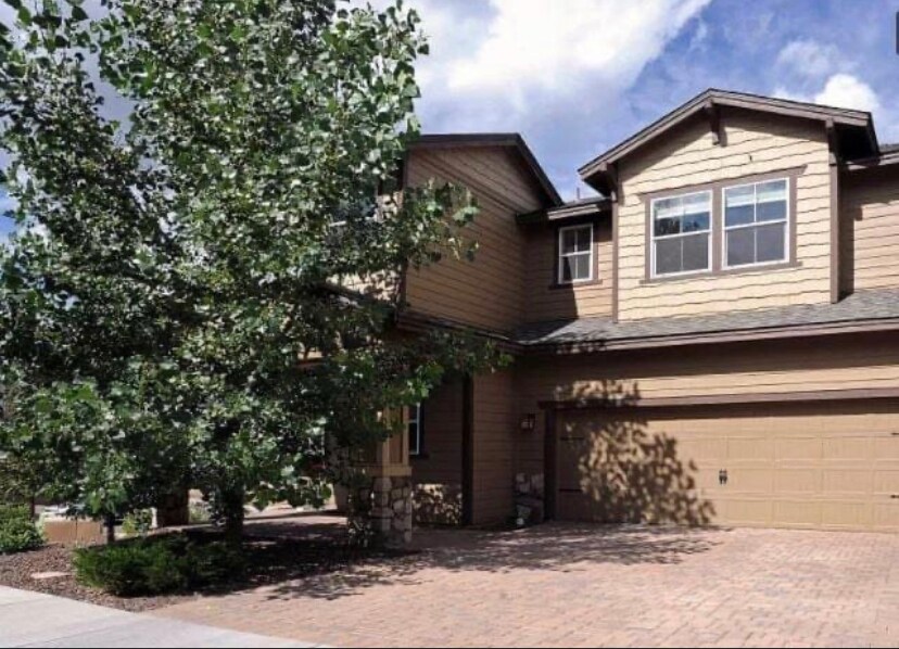 Foto principal - 900 E Sterling Ln