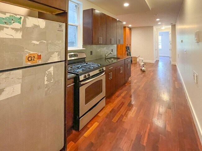 Foto del edificio - 1327 Halsey St