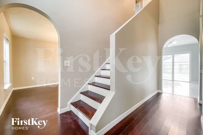 Foto del edificio - 3813 Sleepy Hill Oaks Loop