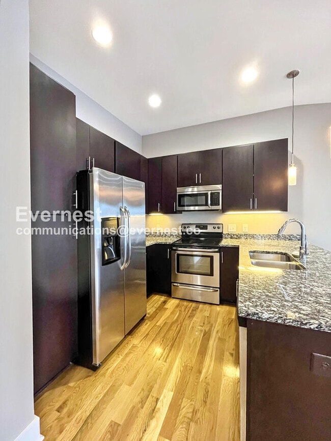 Building Photo - 600 Garfield St