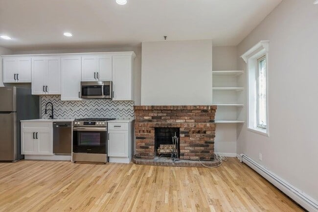 Building Photo - 367 1st St