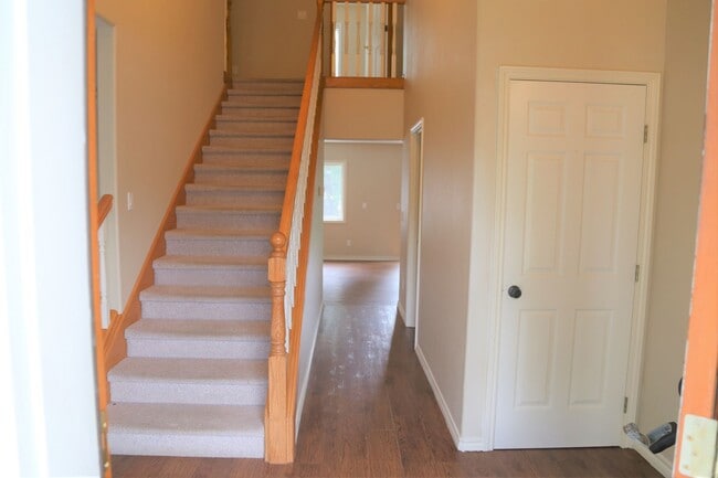 Building Photo - Quiet 4bed/2.5 Bath 3/4 miles to OSU