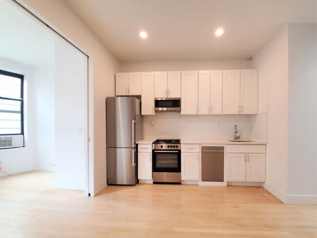 Building Photo - 220 W 122nd St